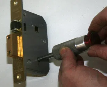 Calabasas Locksmith Store Calabasas, CA 818-531-9692 - 1a-Changing-Locks